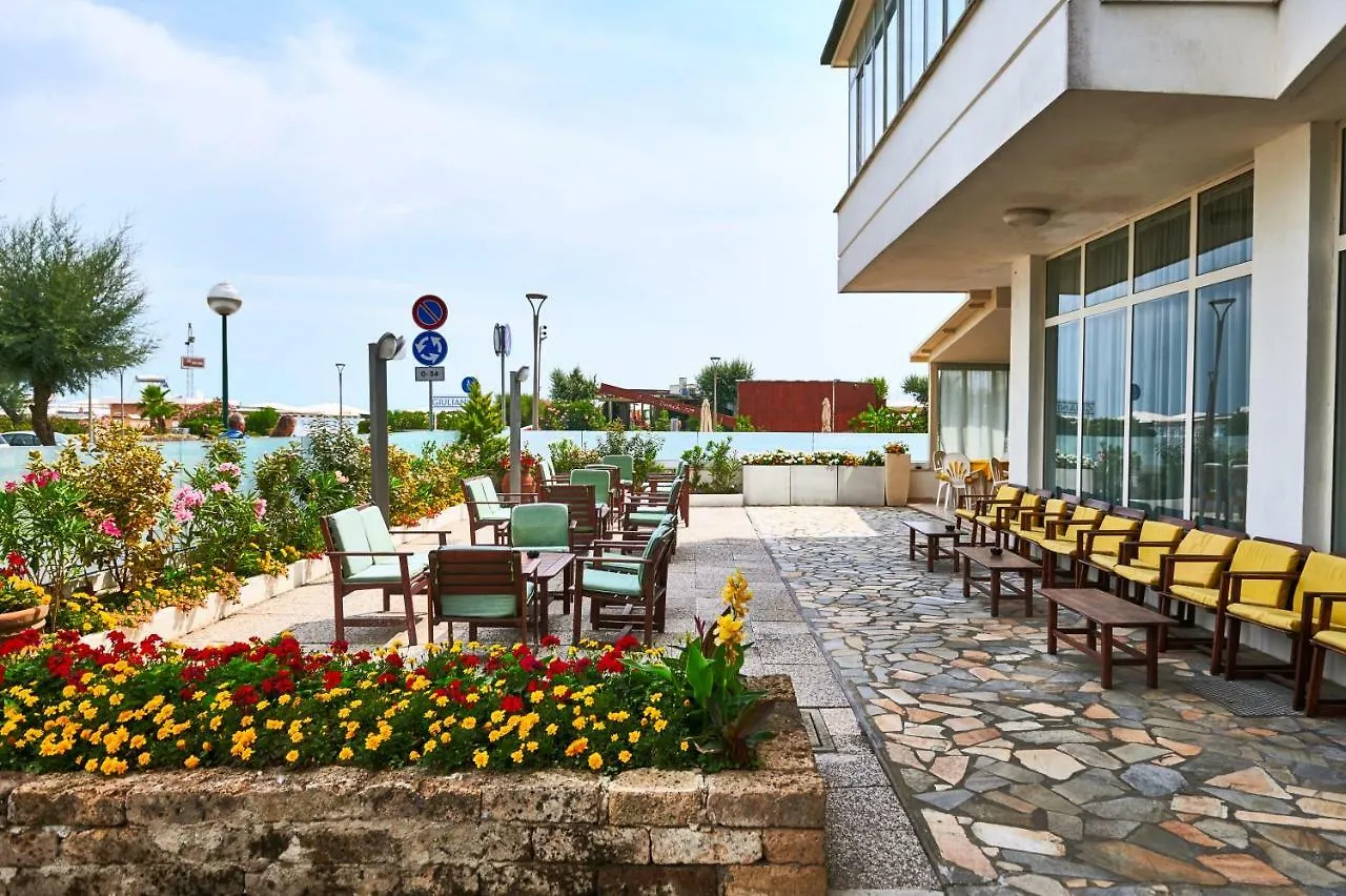 Hotel Caesar Milano Marittima 3*,  Italia