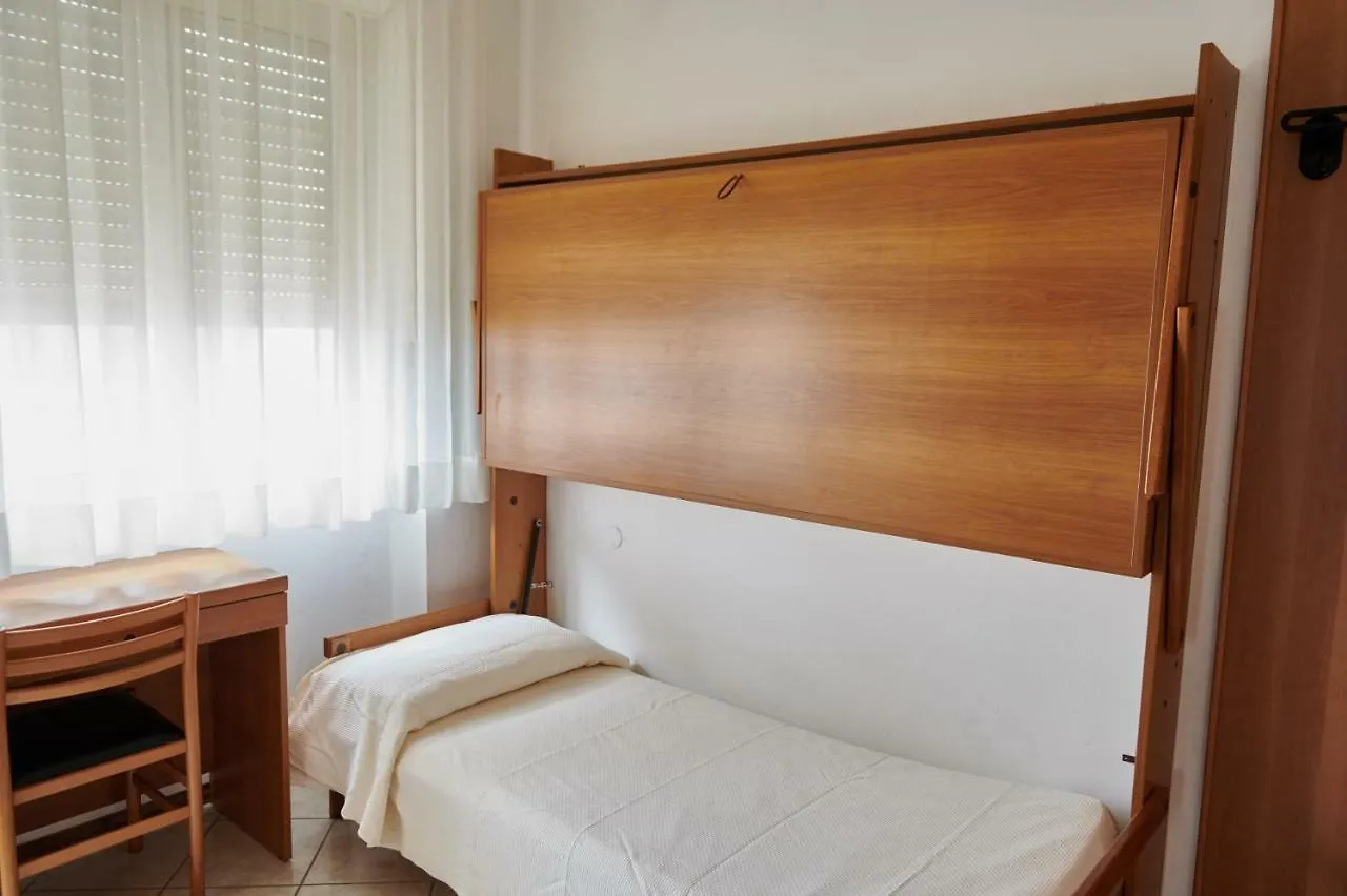 Hotel Caesar Bed And Breakfast Milano Marittima 3*,